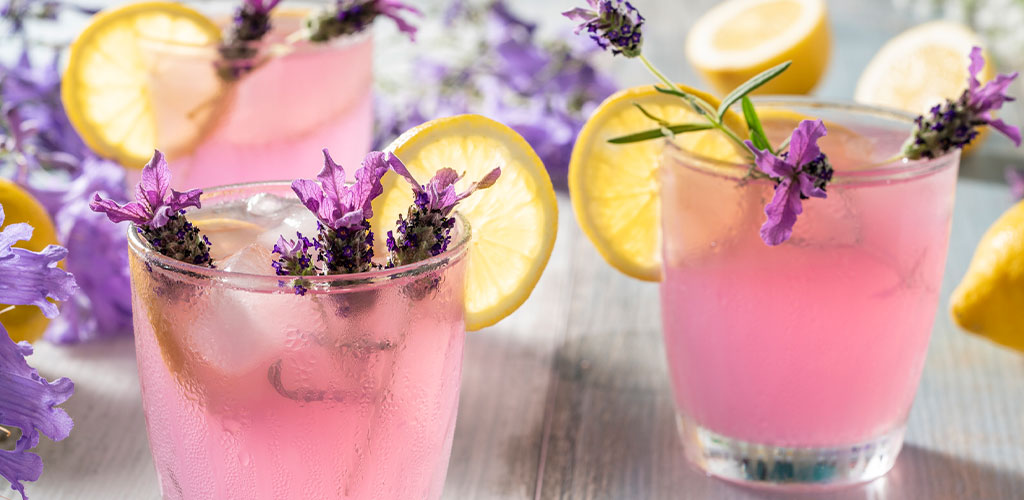 Blommor i drinken? Bella ger dig tipsen